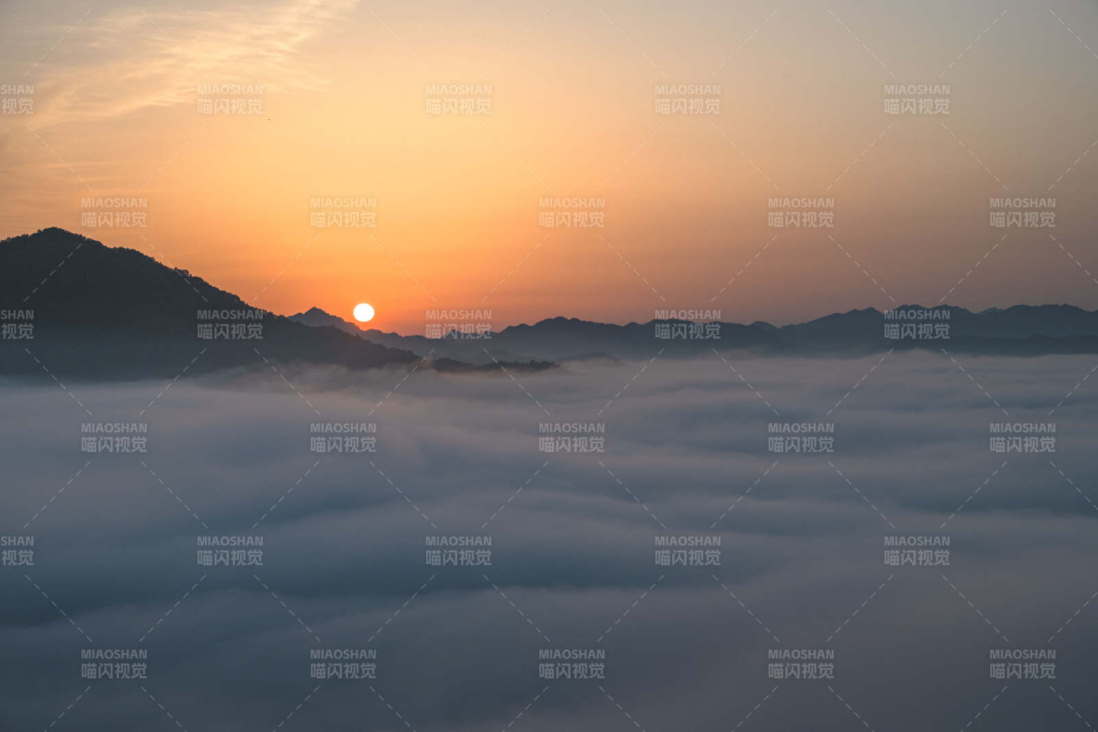 云海日出 山峦隐现图片