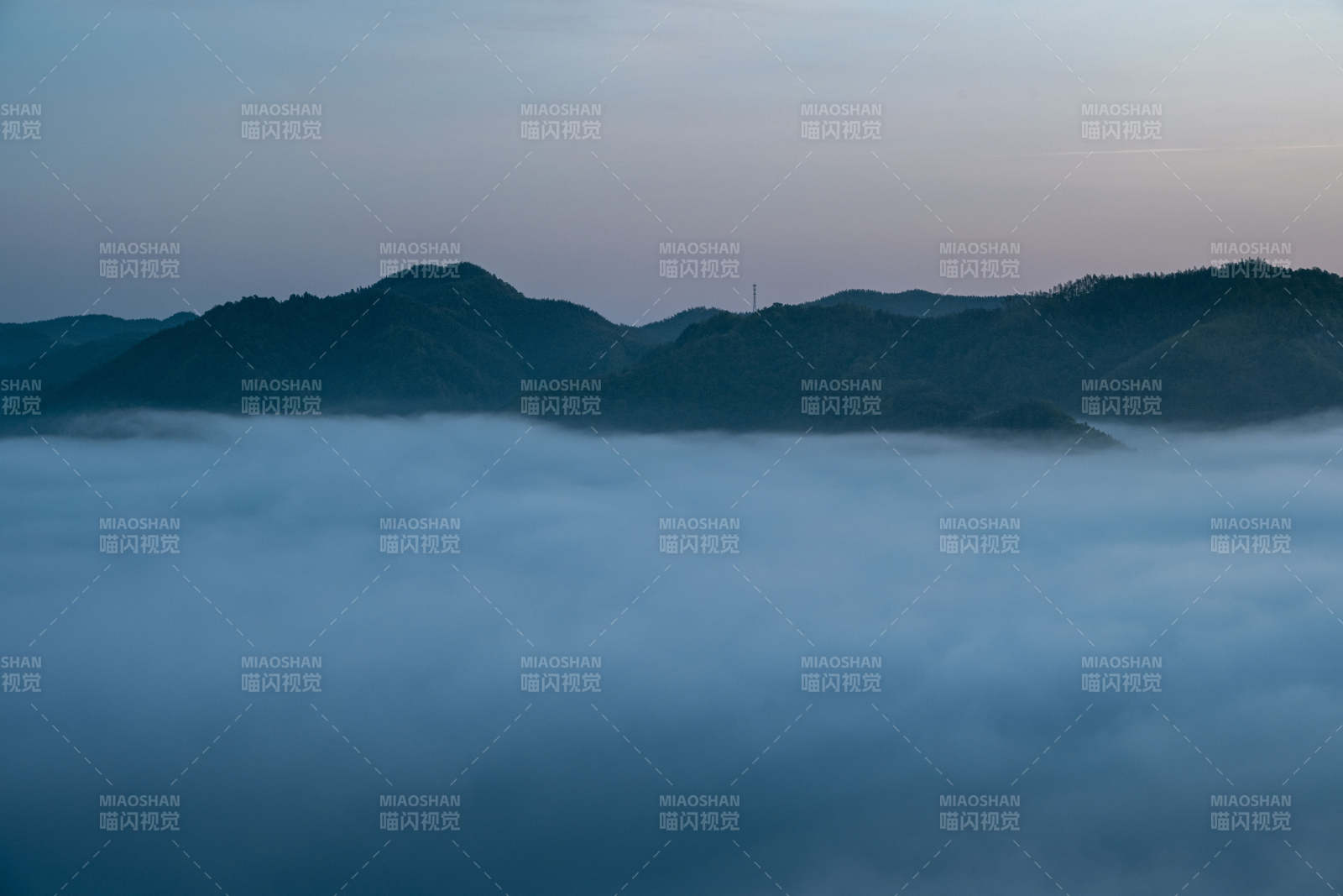 云海浮山 暮色苍茫图片