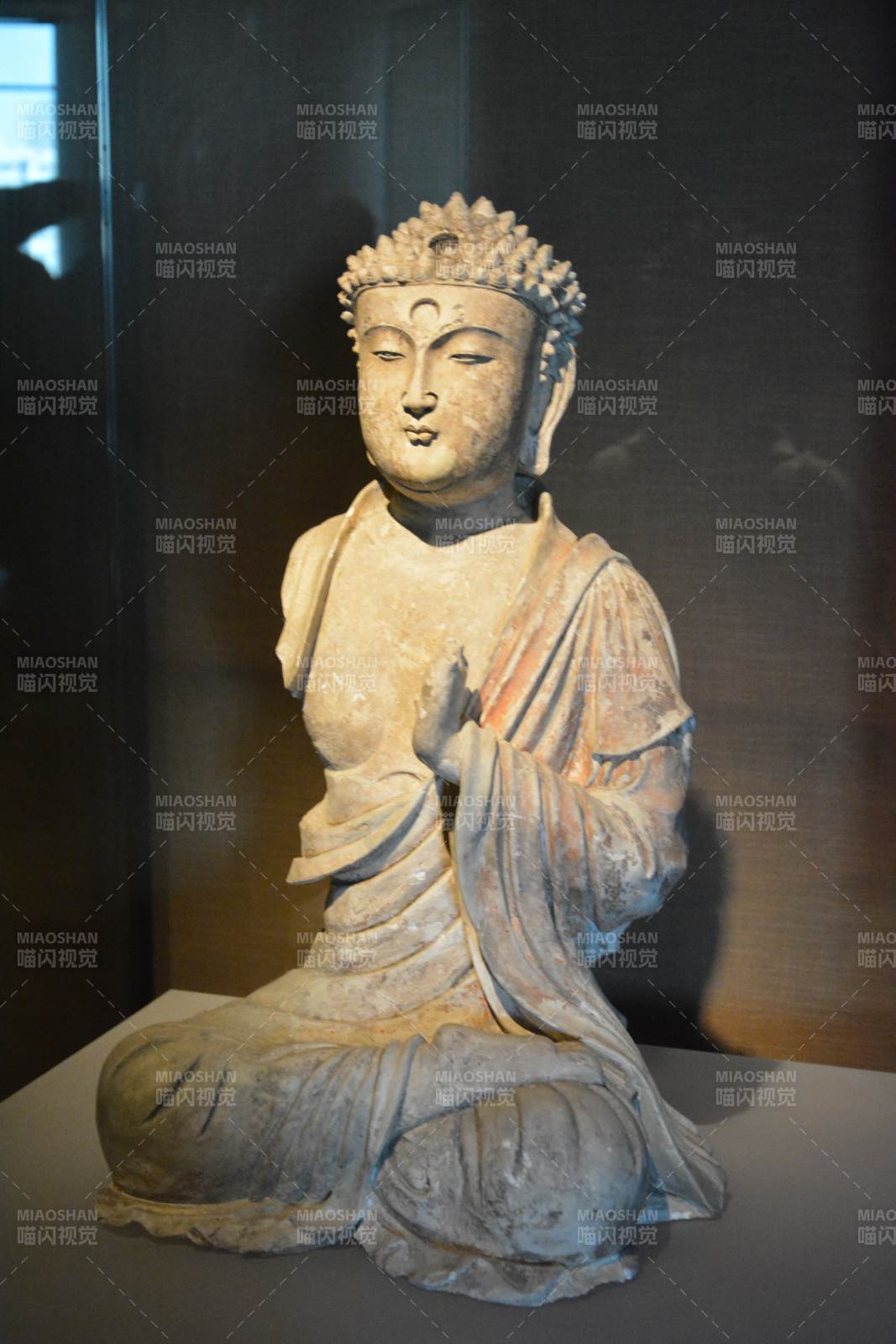 石雕佛像 静坐冥想图片