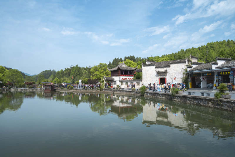 徽派古村映水天图片