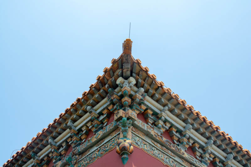 古建屋角蓝天映衬图片