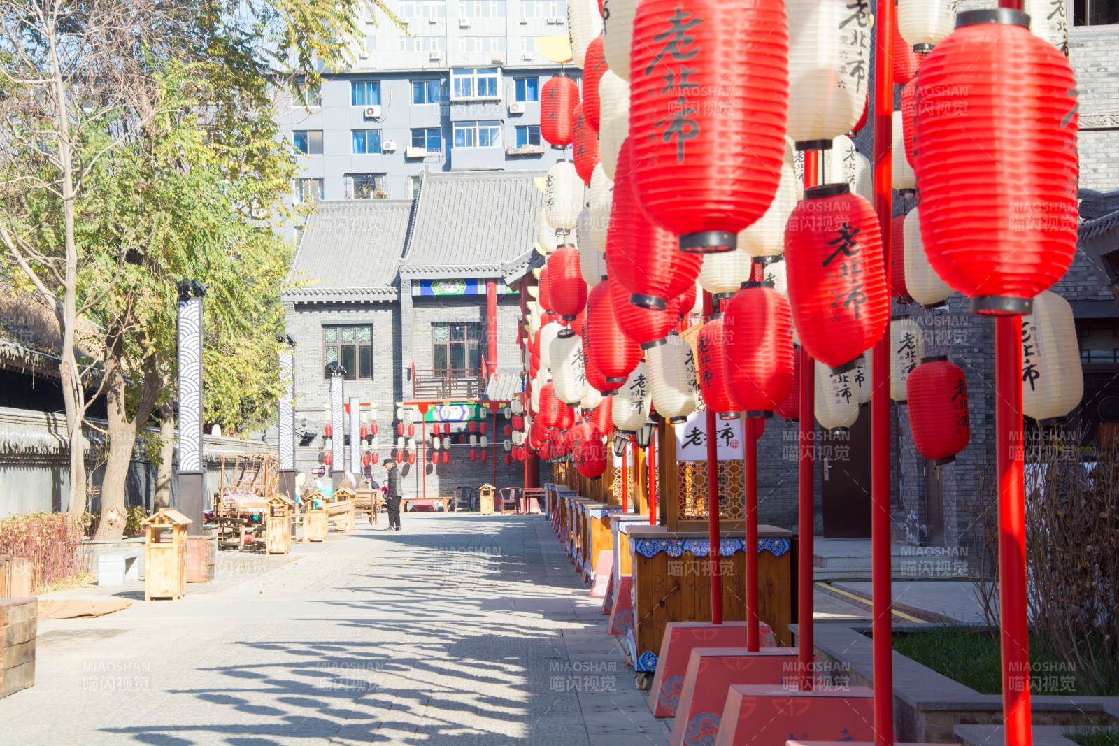 红灯笼古街迎新春图片