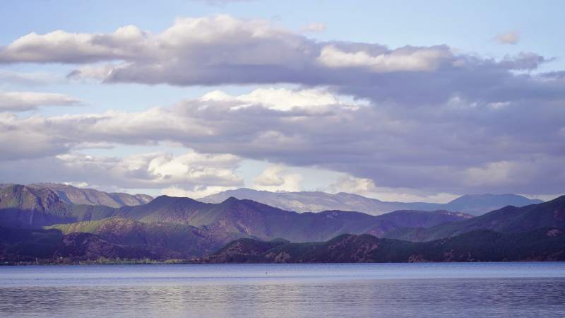 湖光山色云影天光图片