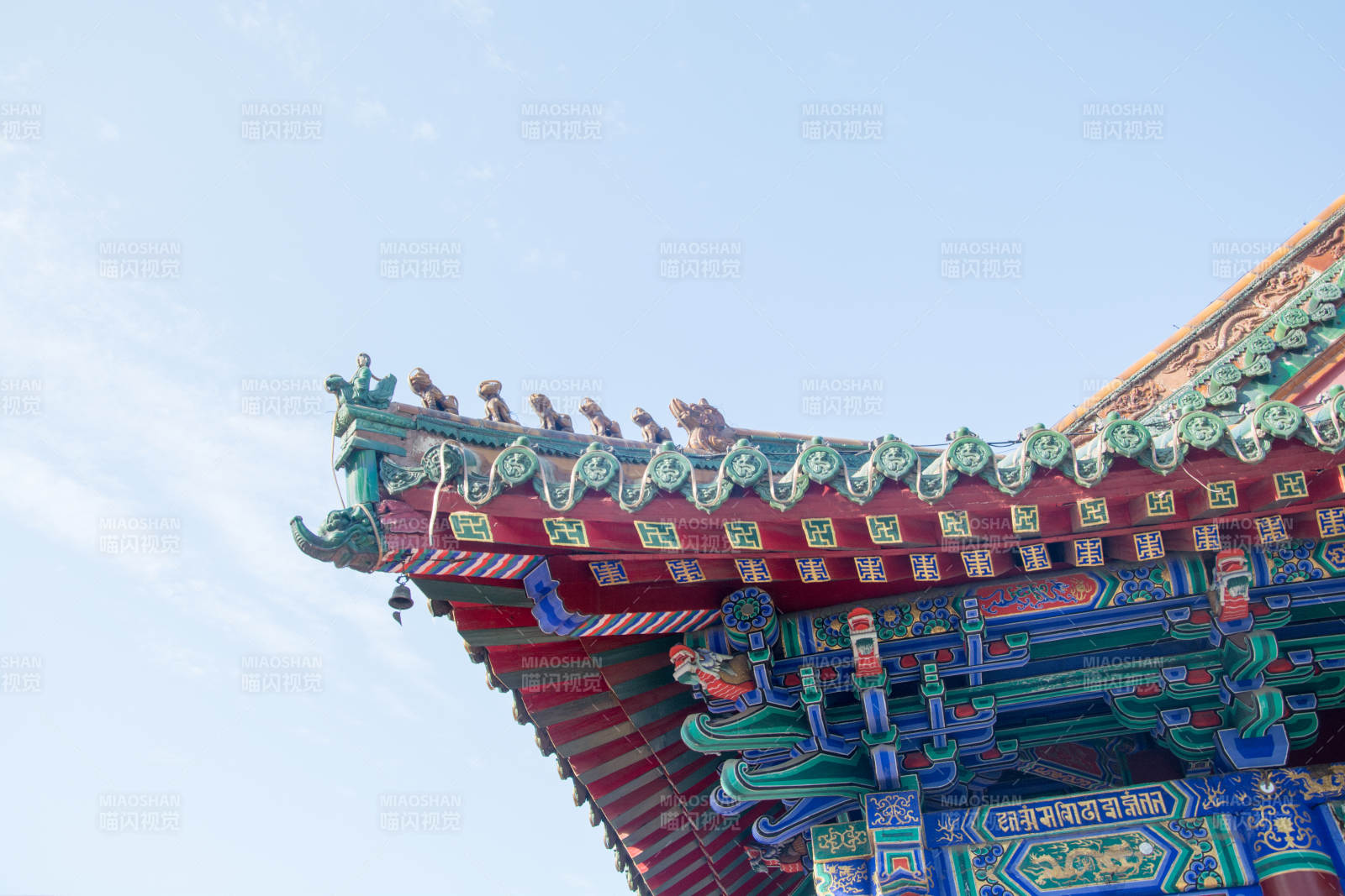 古建飞檐翘角 彩绘精美图片
