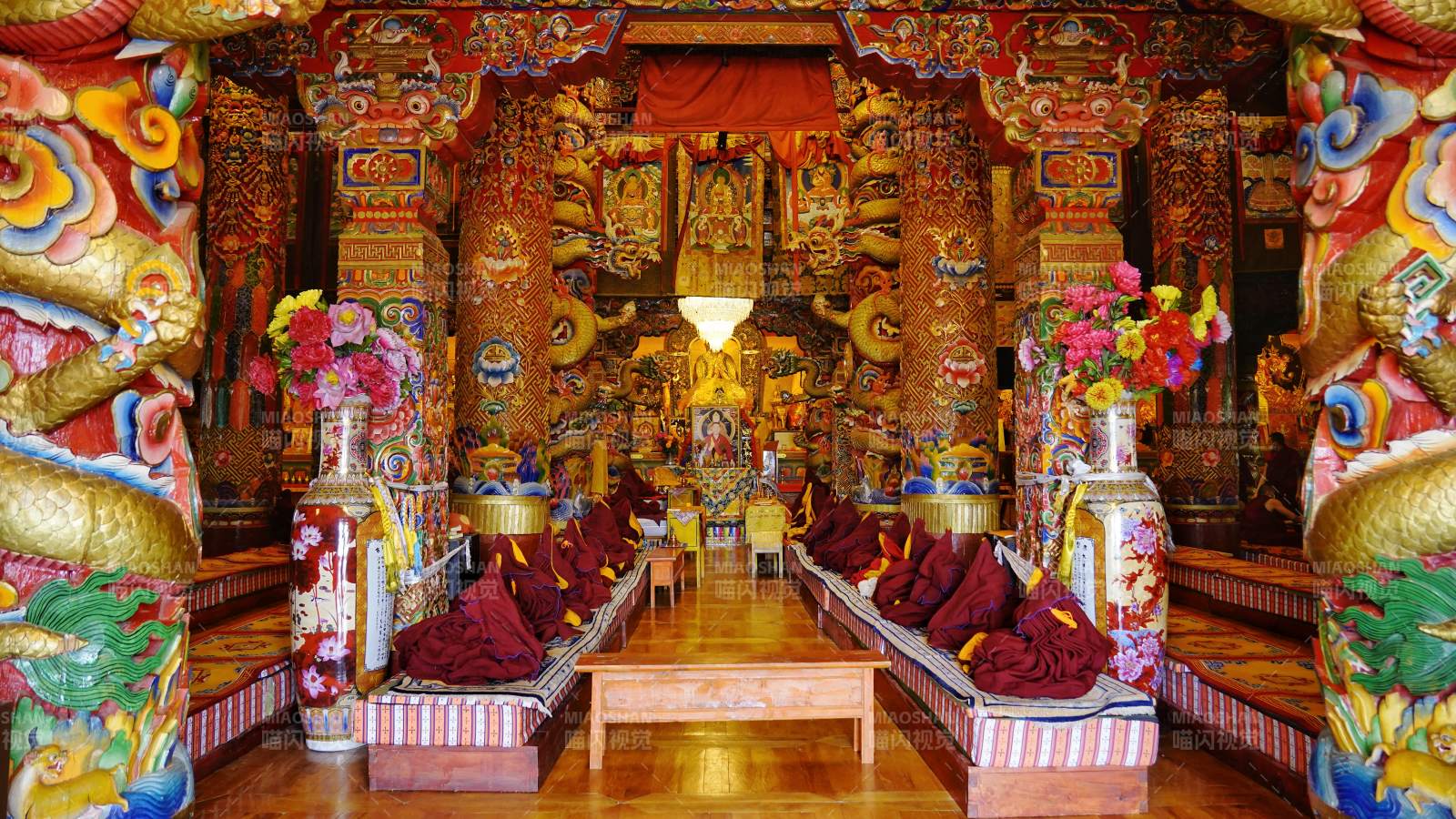 金碧辉煌藏式佛殿 interior图片