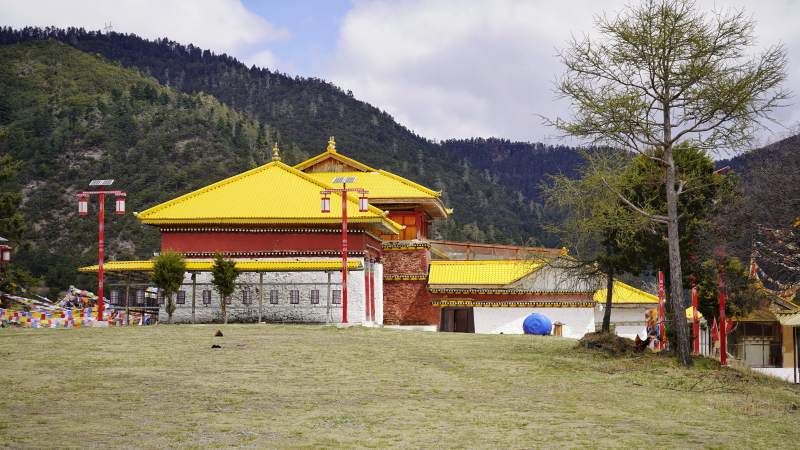 金顶红墙映青山古寺图片