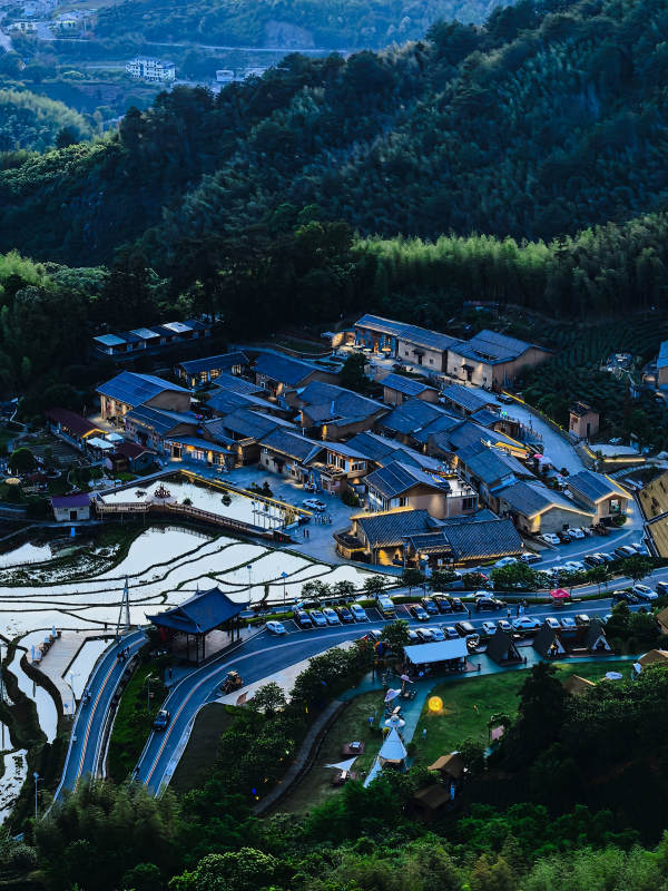 山间古村夜景如画图片