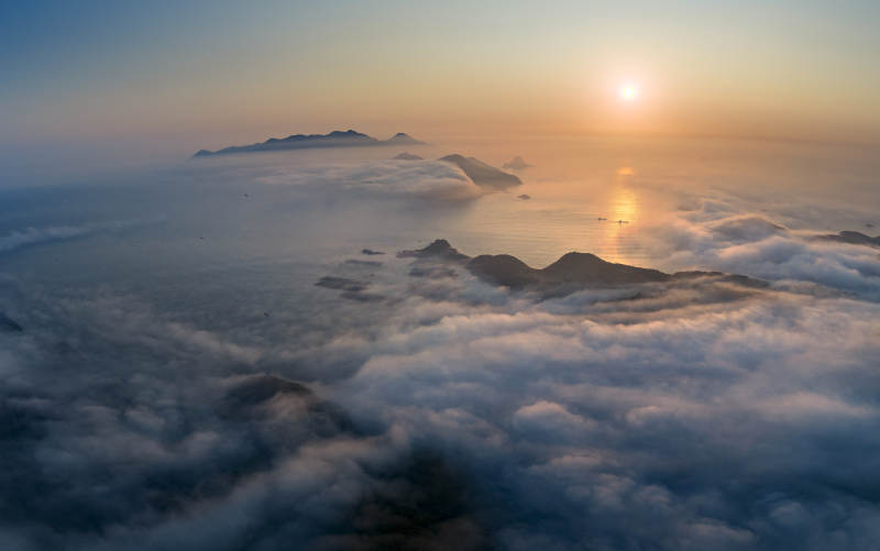 云海日出 山峦隐现图片