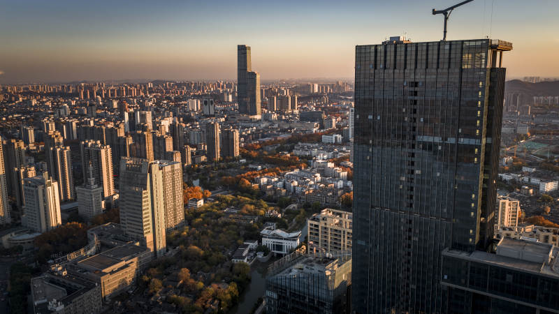 城市黄昏 高楼林立景图片