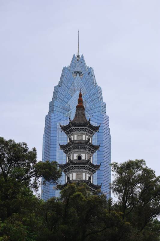 古塔映摩天 古今共一景图片