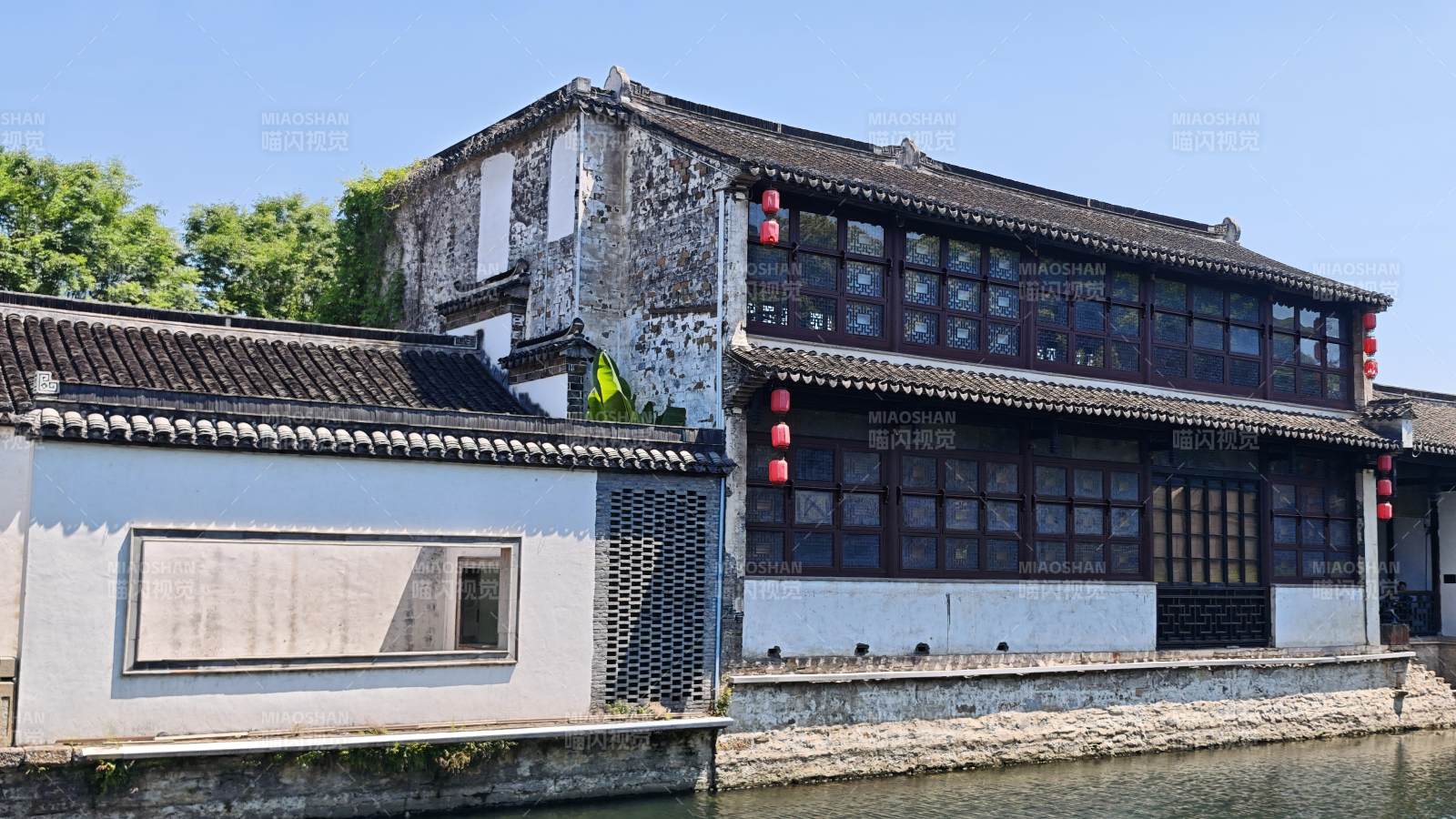 江南水乡古建筑临河而立，常州东下塘河边图片