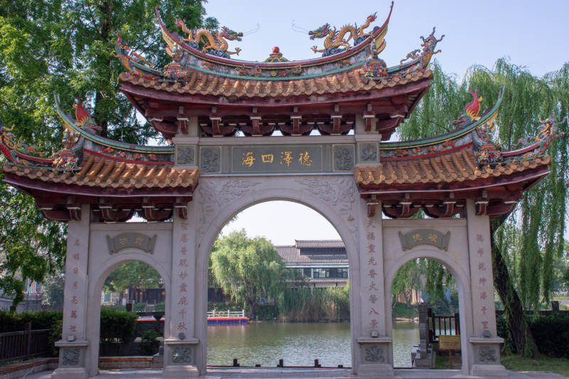 台儿庄古城牌坊入口图片