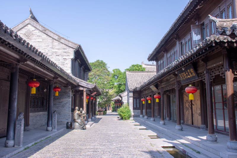 台儿庄古城古巷红灯笼 青砖黛瓦静图片
