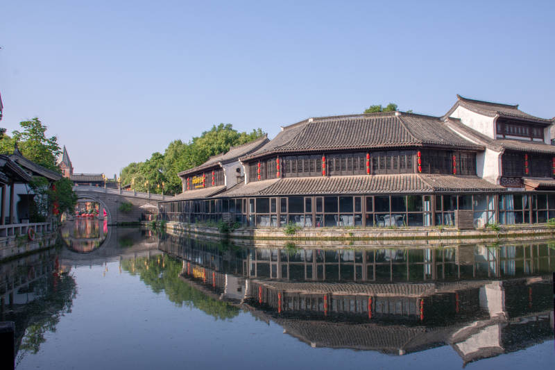 台儿庄古城水乡古镇 倒影如画图片