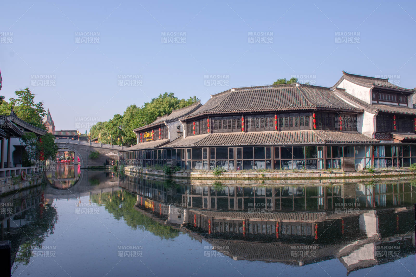台儿庄古城水乡古镇 倒影如画图片