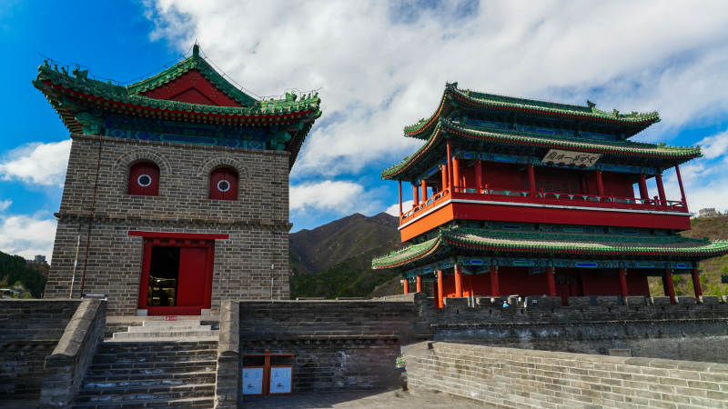 居庸关长城古楼映蓝天图片