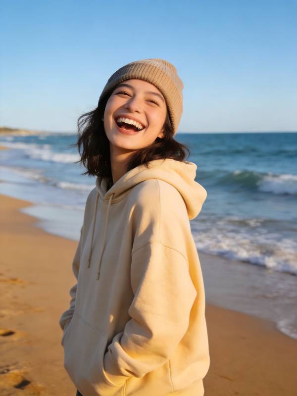 海边笑颜 暖阳伴我行图片