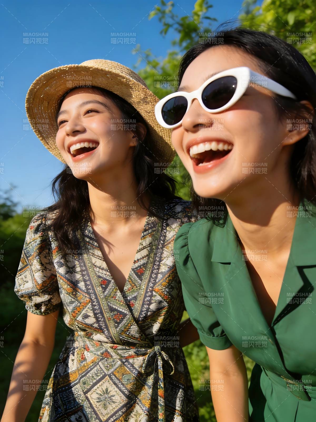 阳光下的欢笑时光图片