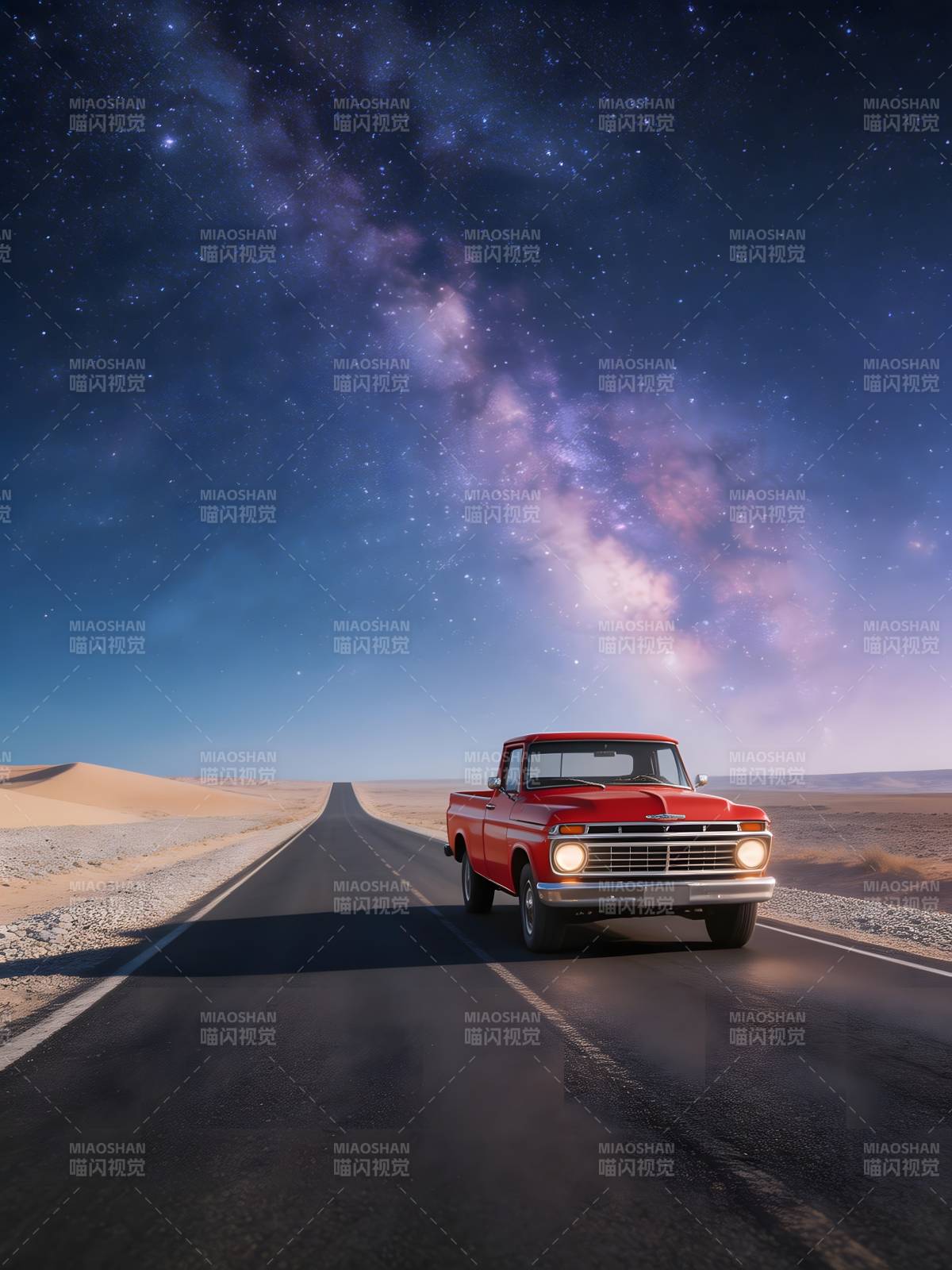 星空下 红车独行沙漠路图片