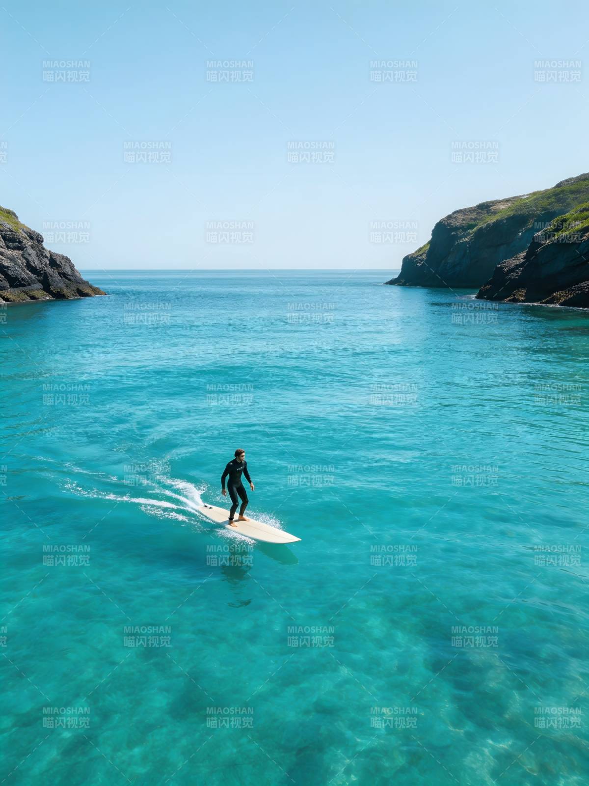 碧海冲浪 岩湾逐浪行图片