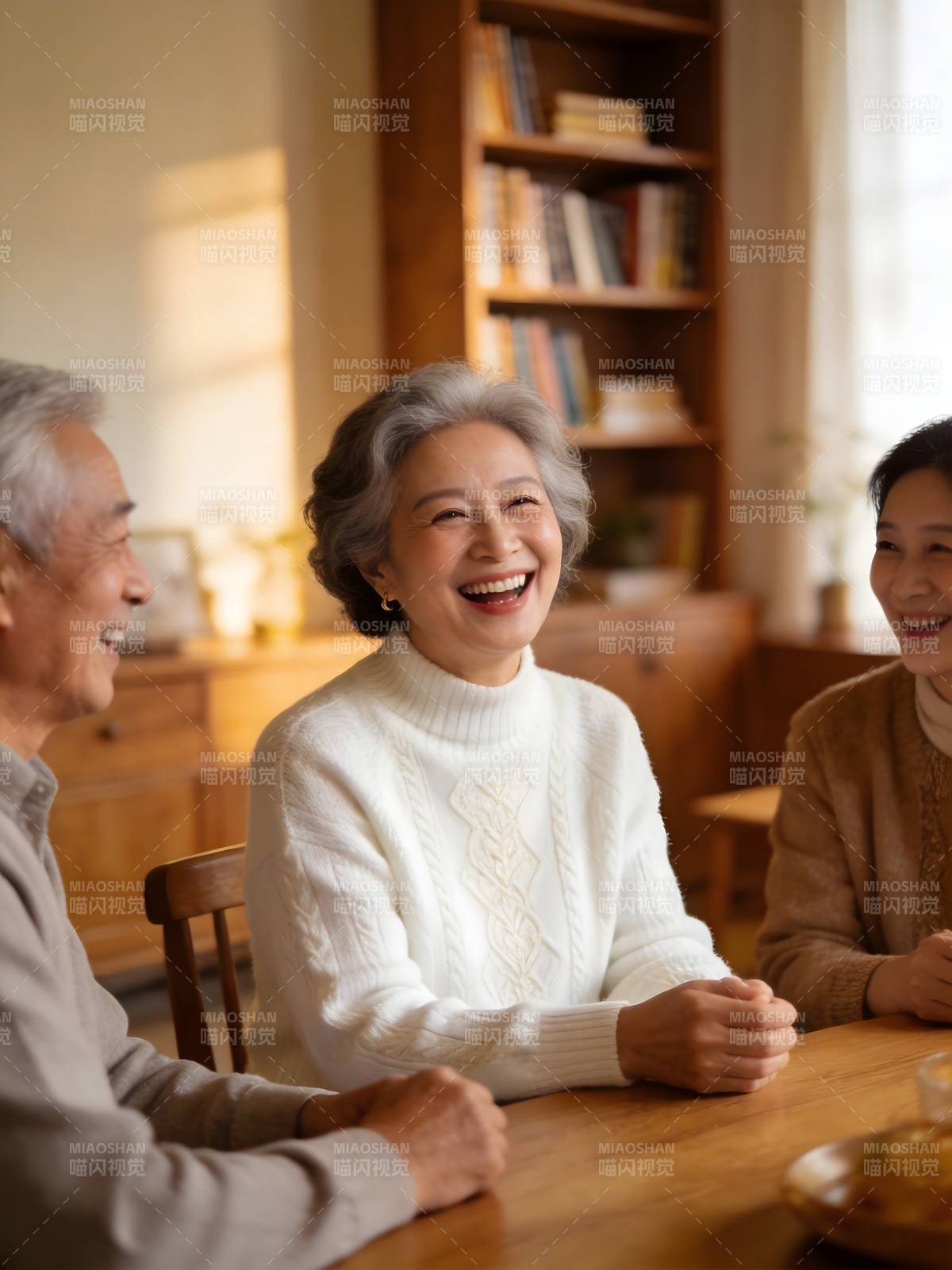 夕阳欢笑 温情满屋图片