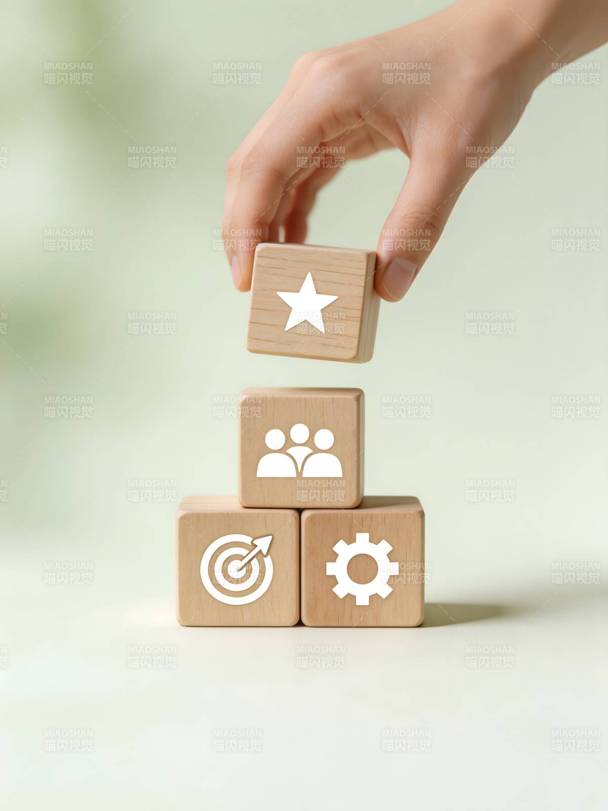 积木 stacking 象征成长与协作图片