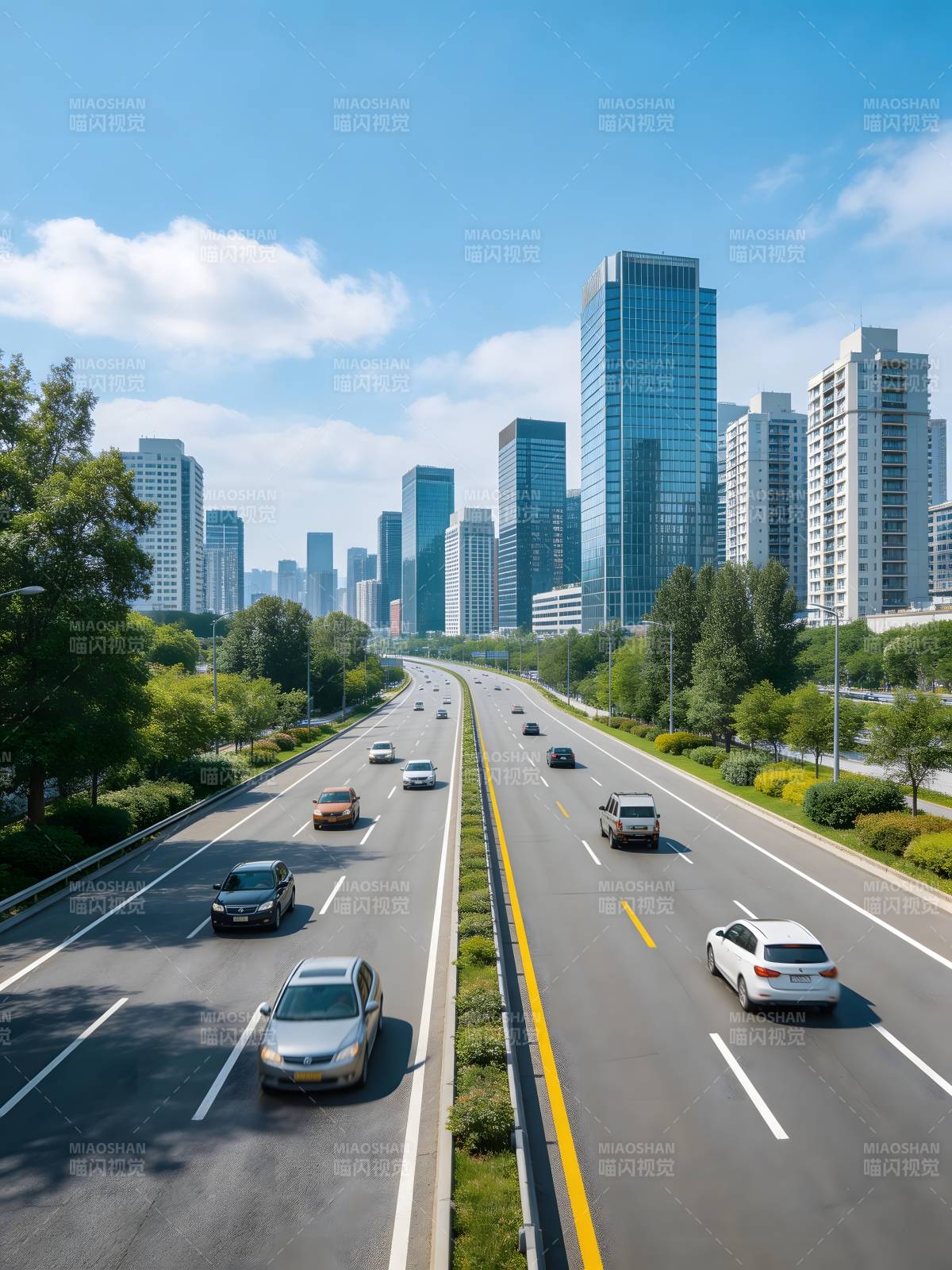 城市高速路 车流穿高楼图片