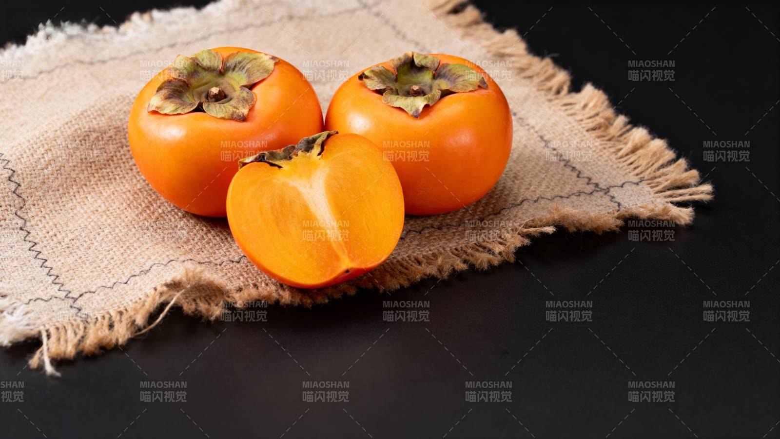 柿子三颗 布上静美图片