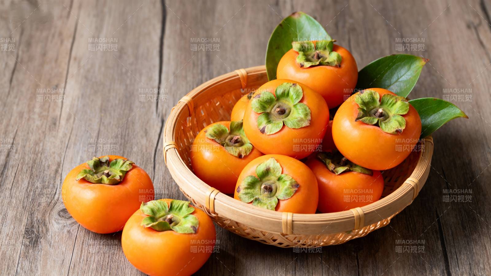 竹篮盛柿 秋意浓香图片