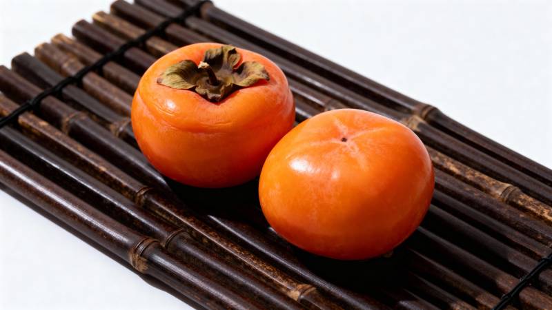 柿子竹席上 橙红诱人香图片