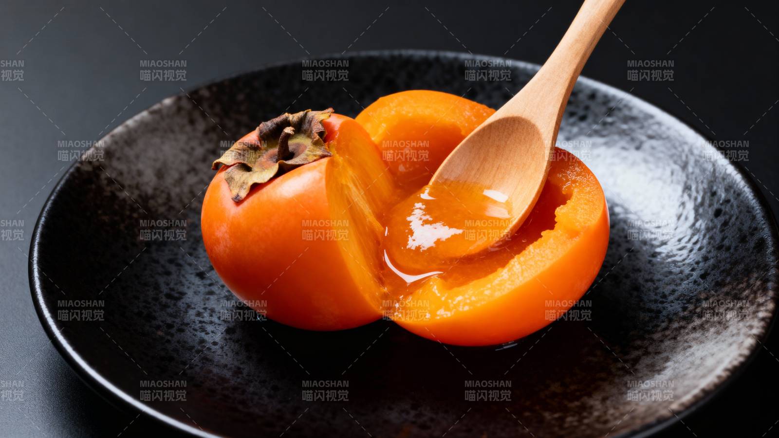 柿肉如蜜 勺舀秋甜图片