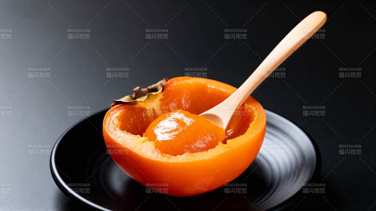 柿肉如蜜 勺舀秋甜图片