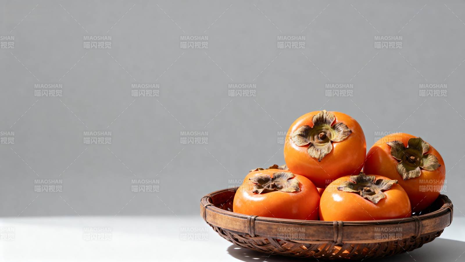 柿子入篮 秋意正浓图片