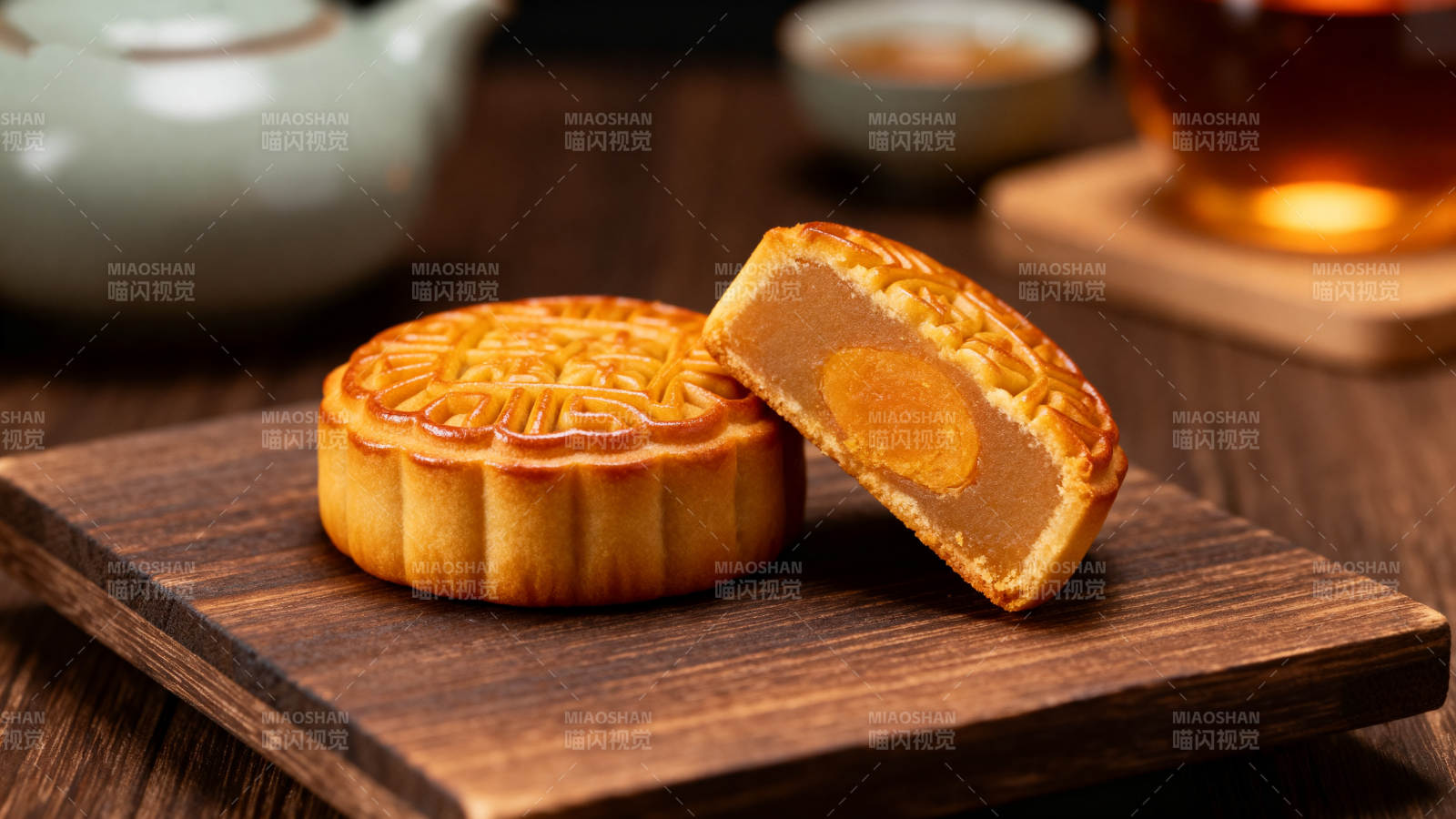中秋月饼配茶 团圆味浓图片