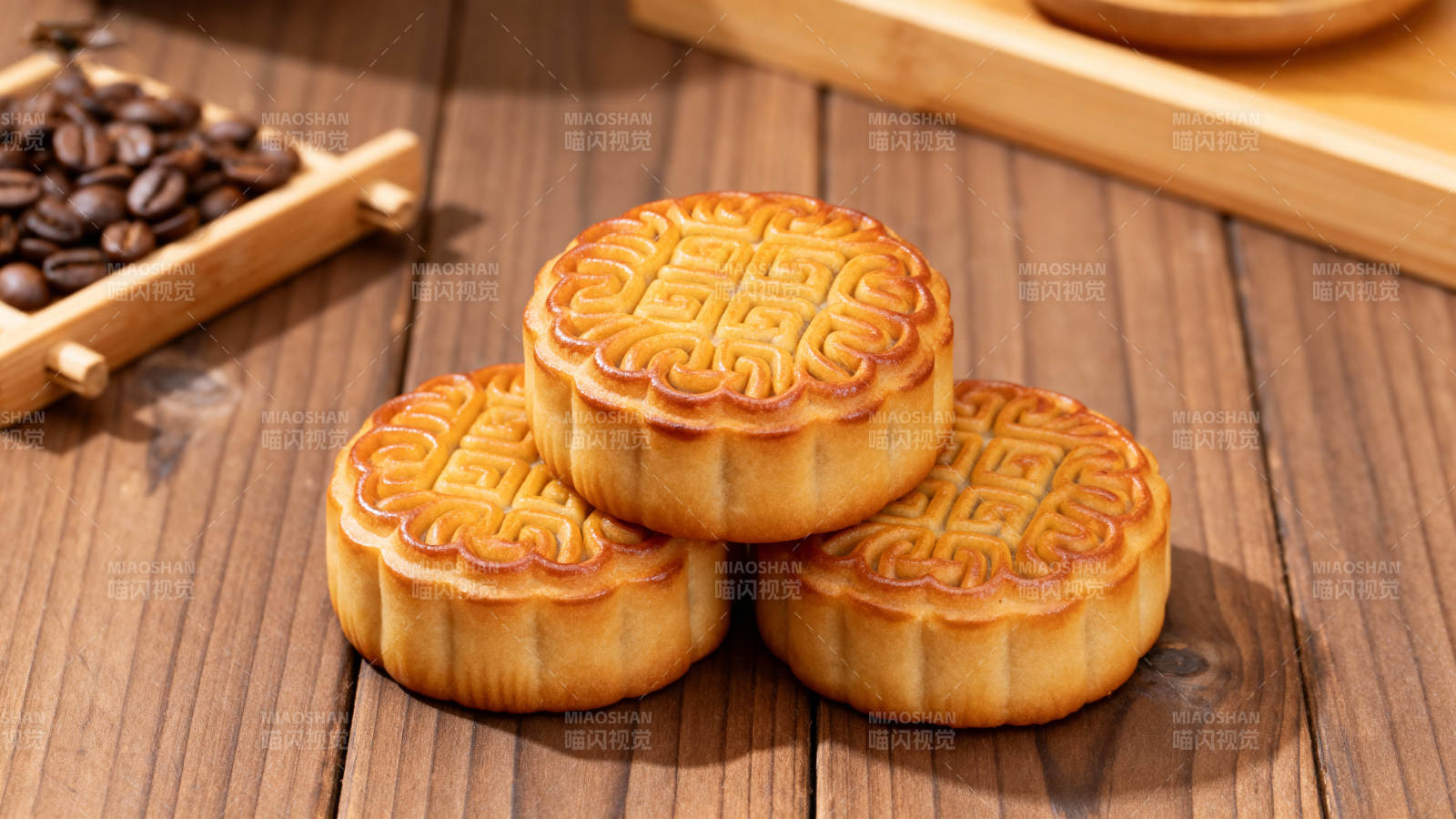 中秋月饼 金黄诱人图片