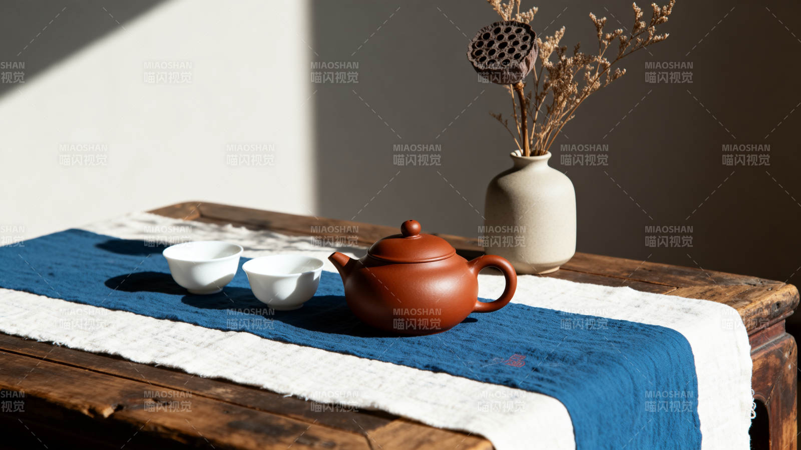 茶席静美 紫砂伴枯莲图片