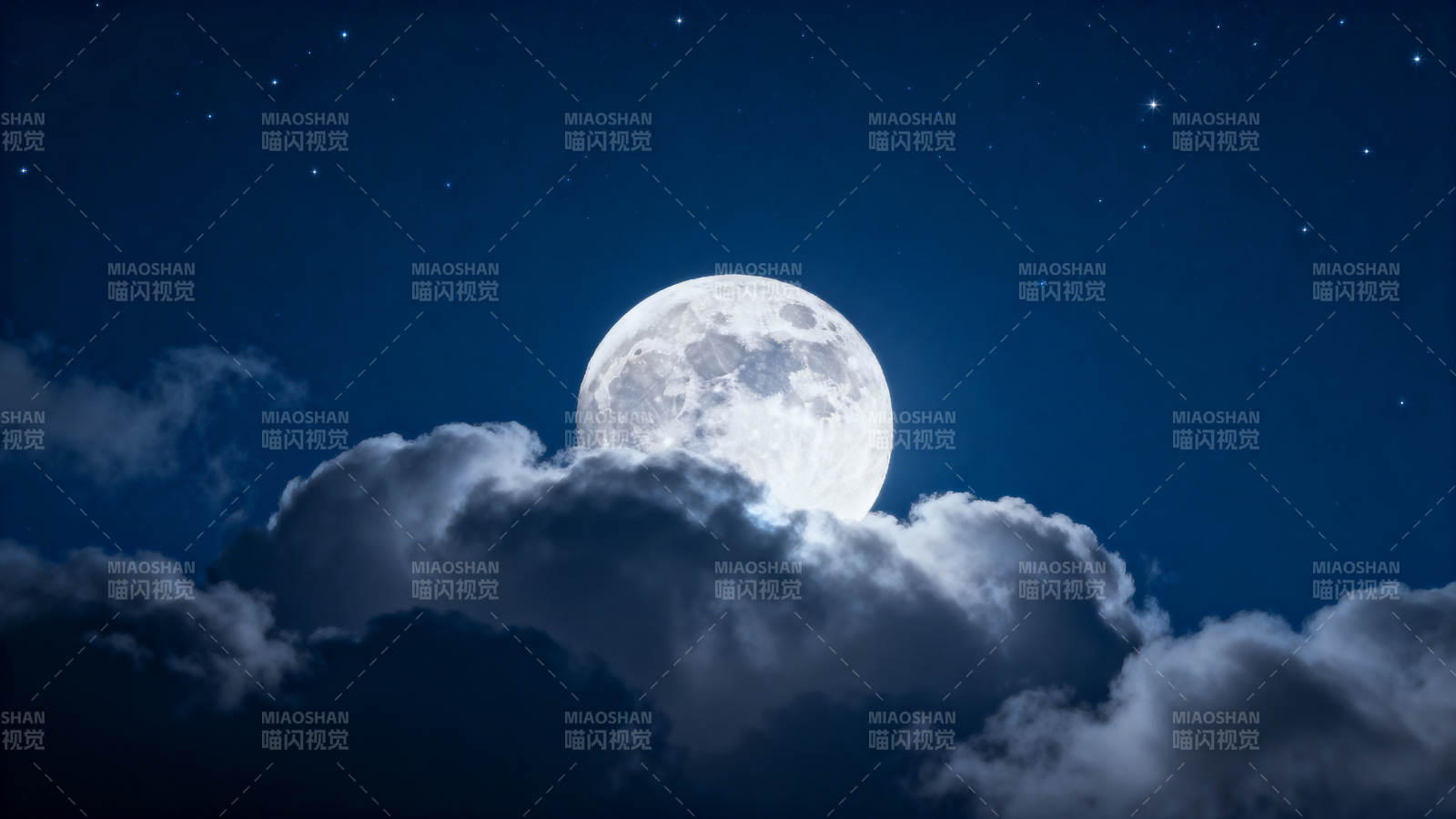 月穿云隙 星夜静谧图片