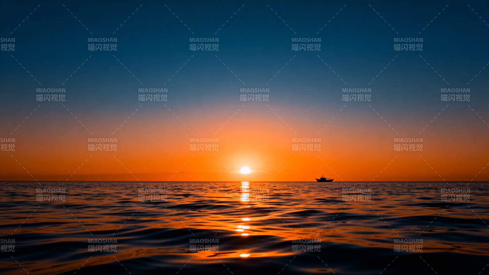 海上日落 孤舟剪影图片