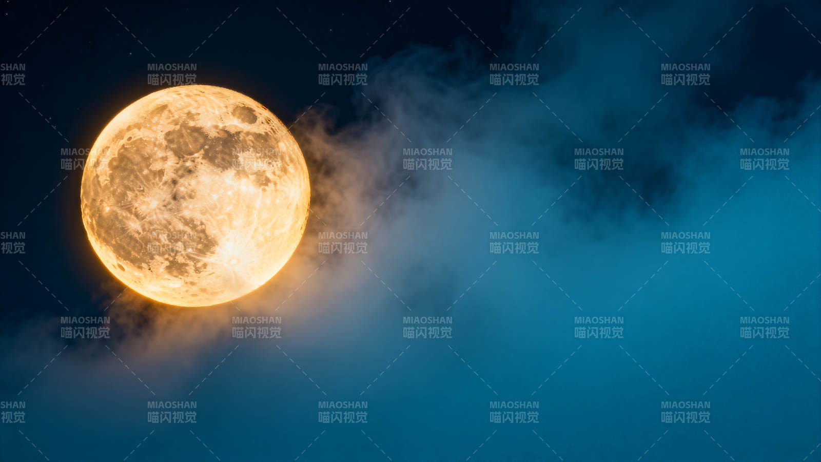 月穿云影 夜色如诗图片