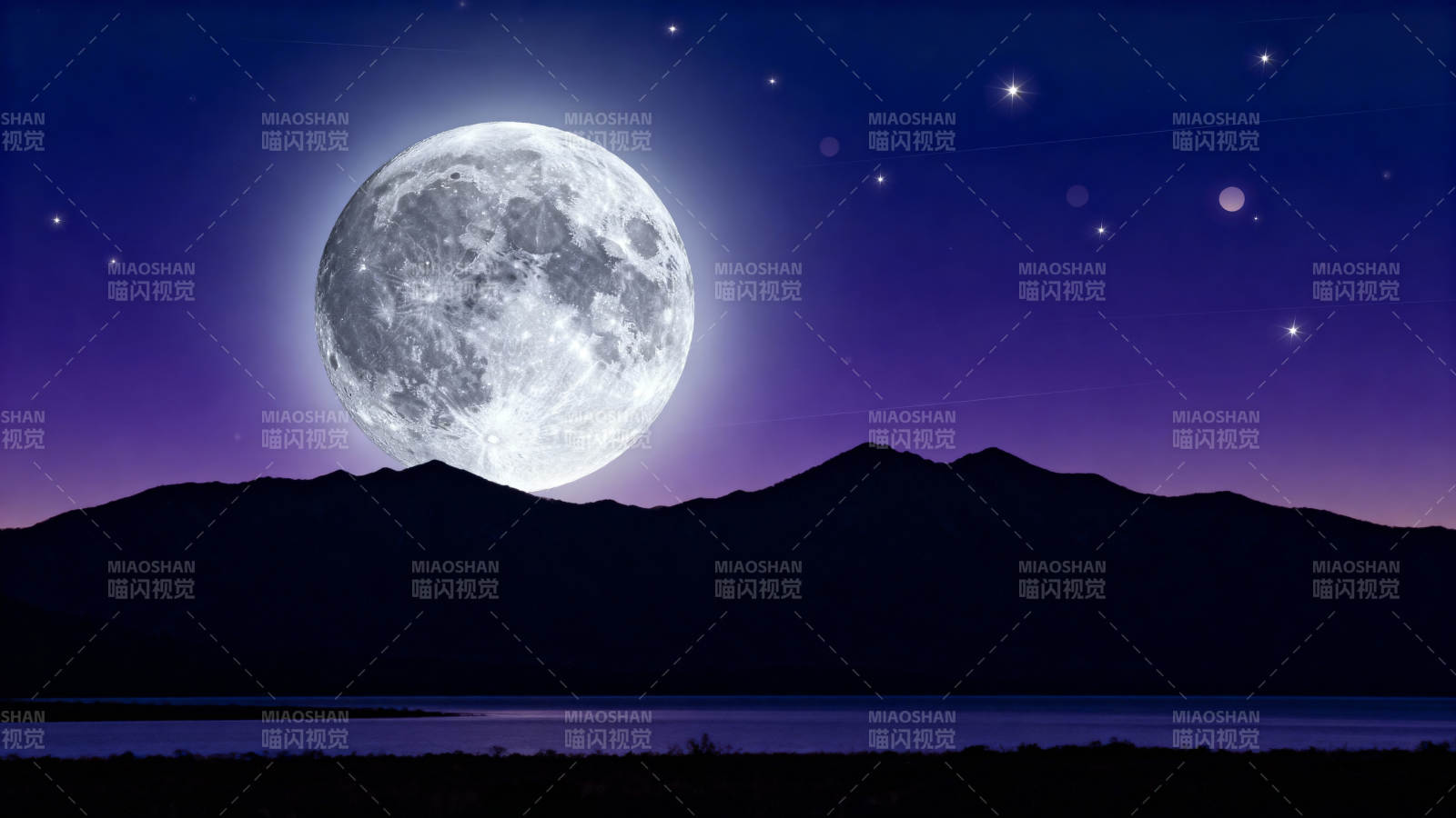 月升山巅 星夜静湖图片