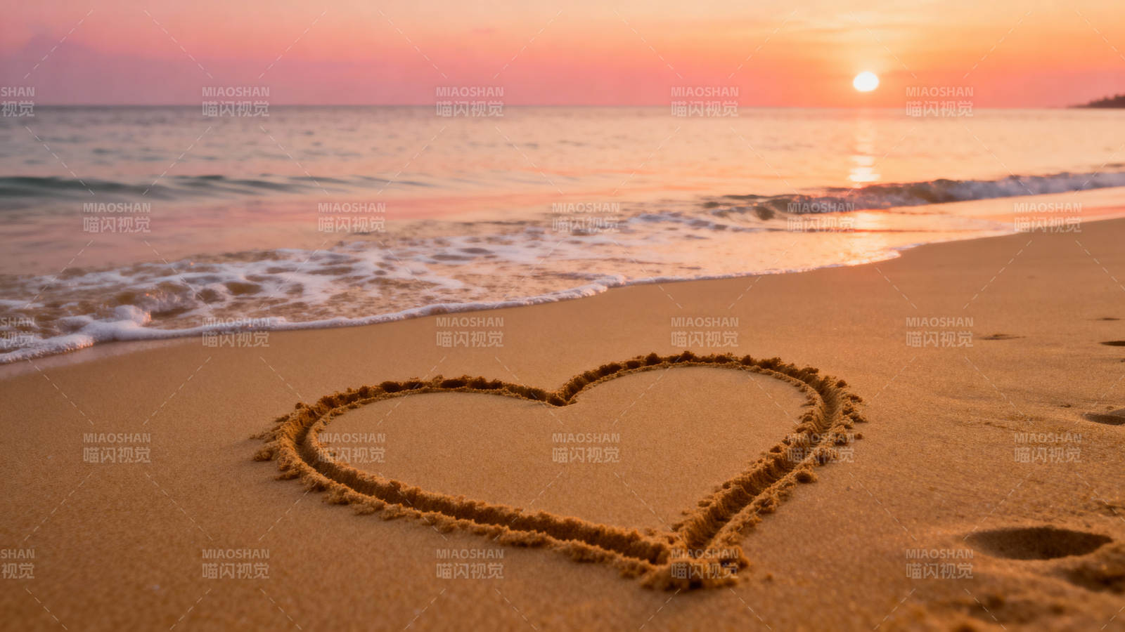 沙滩心形 夕阳浪漫图片