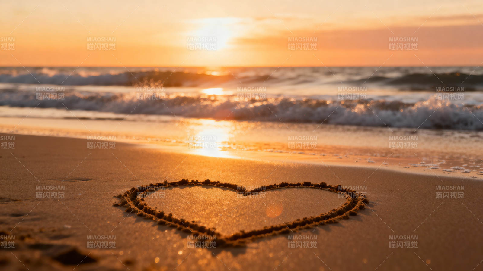 夕阳沙滩心形画图片