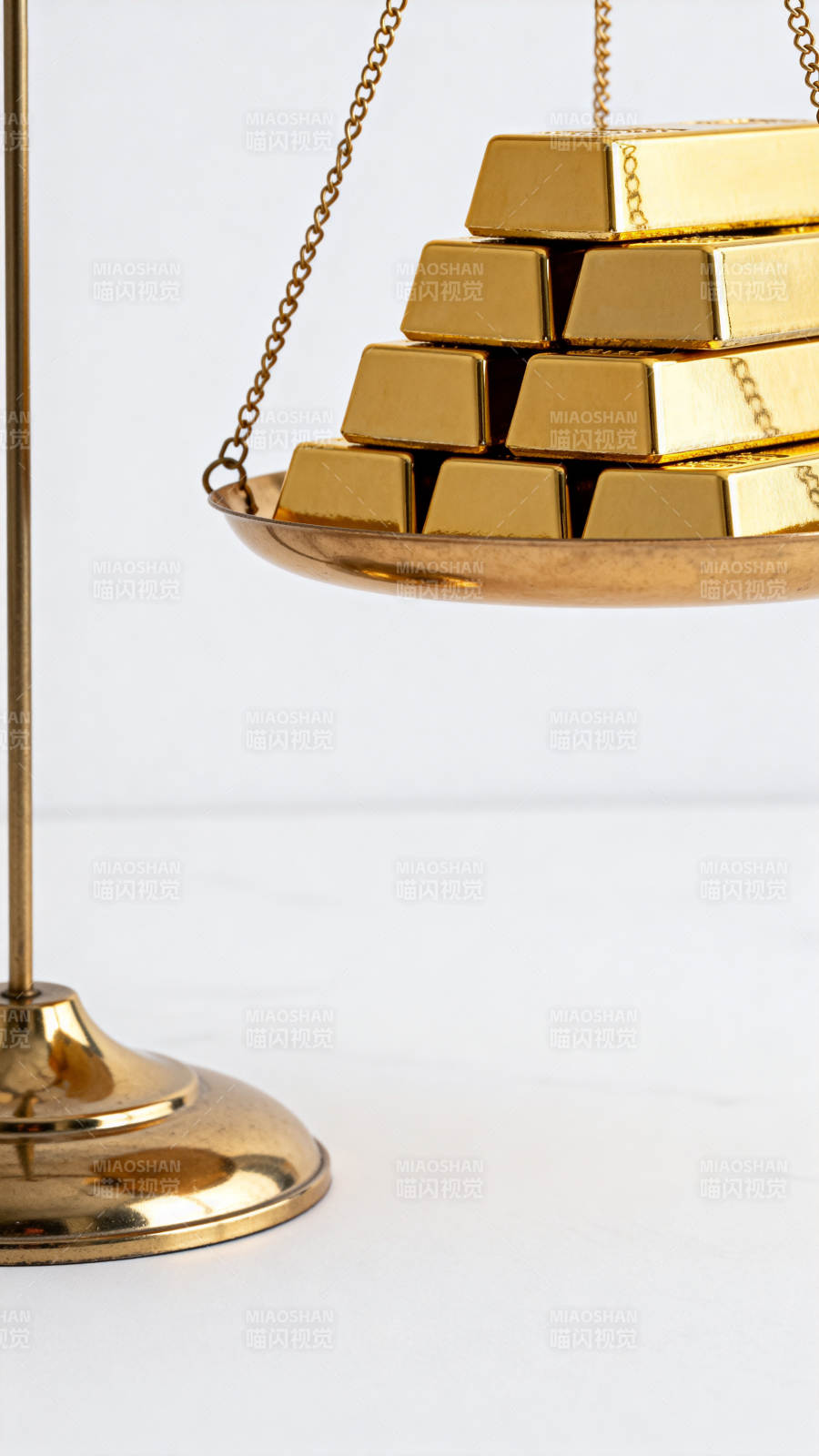 金条压秤 财富之重图片