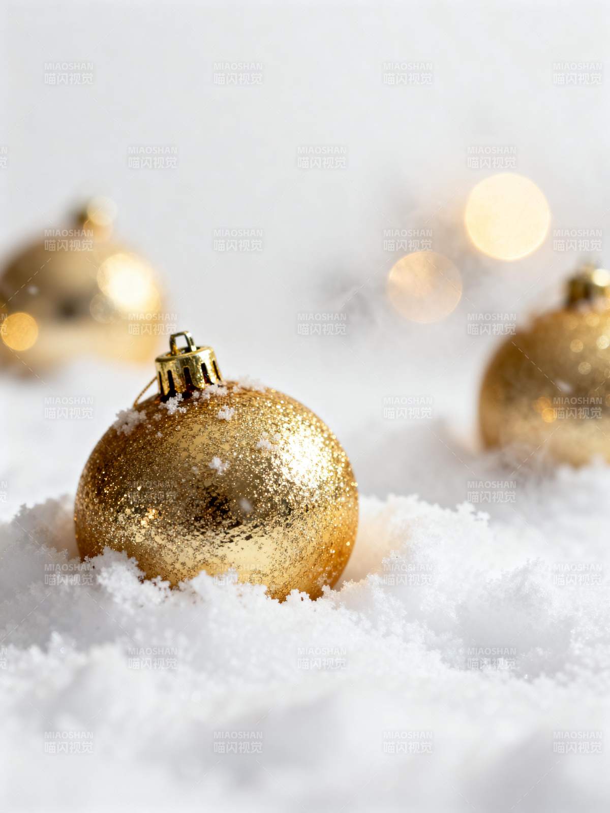 金球落雪 暖意圣诞图片