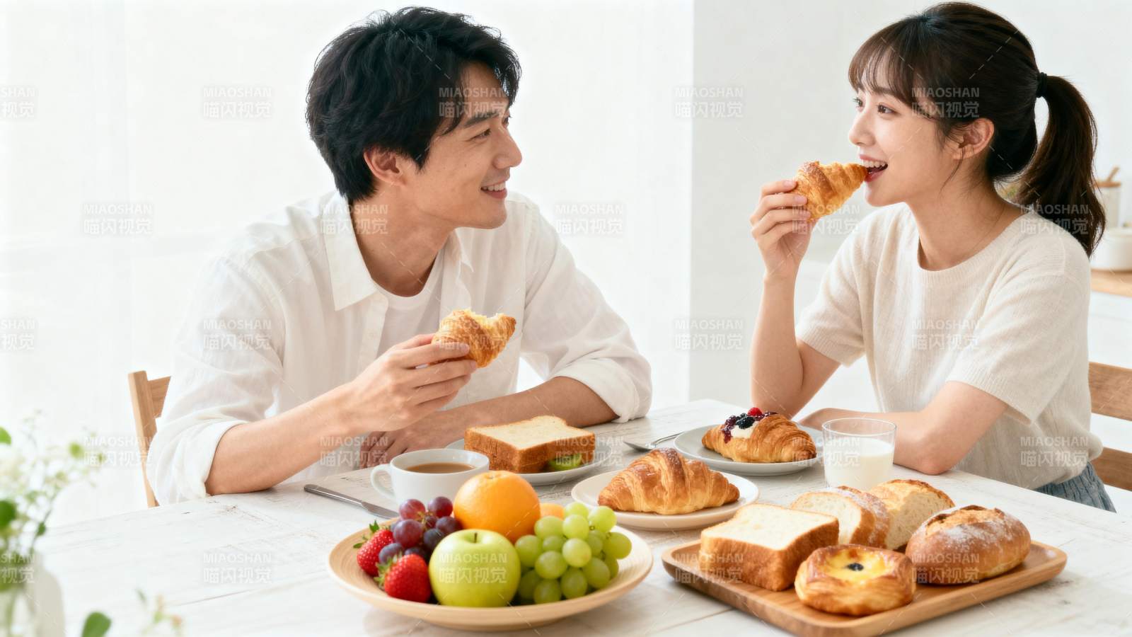 情侣早餐时光 甜蜜共享美味图片