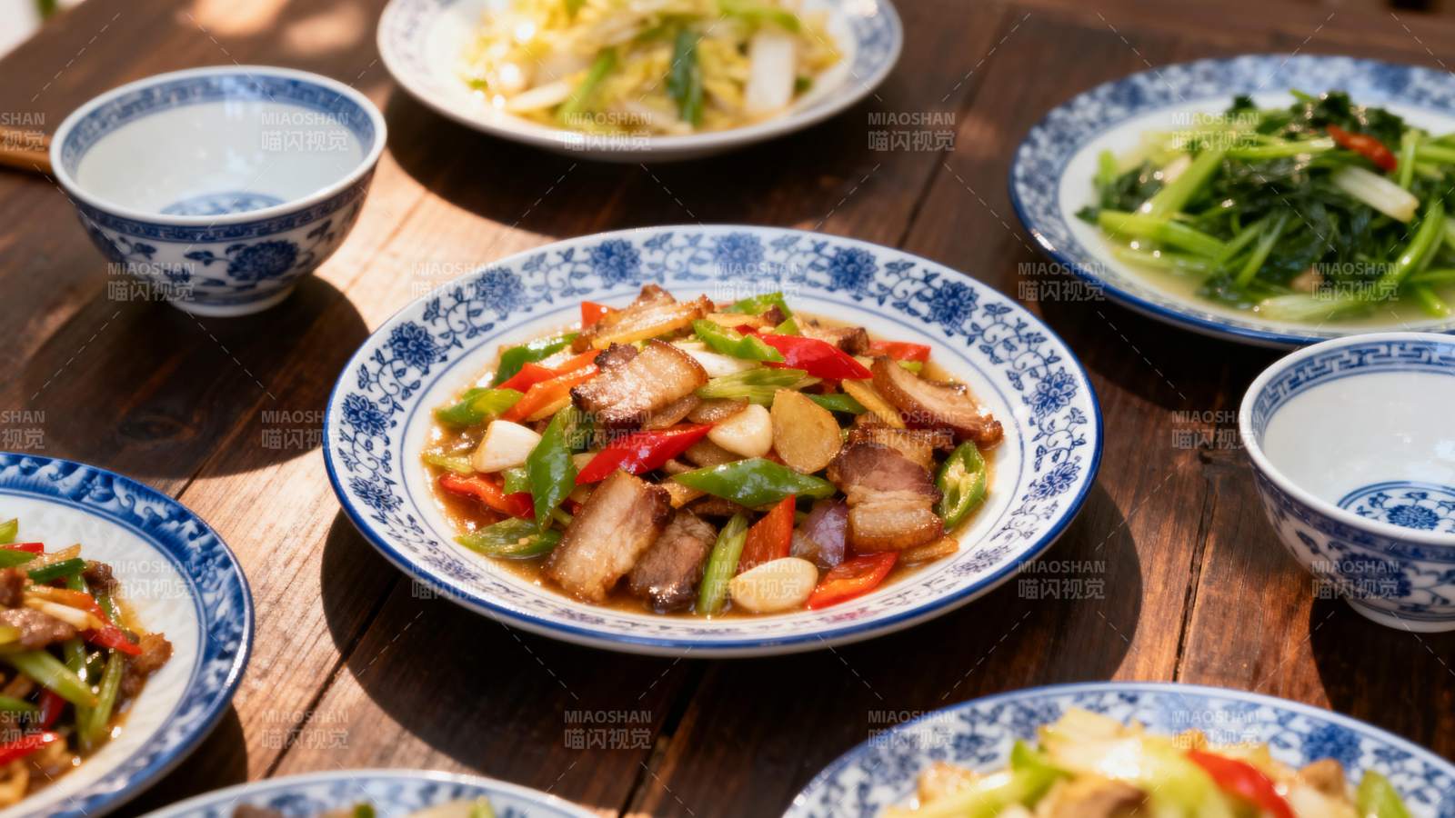 家常小炒 温馨餐桌图片