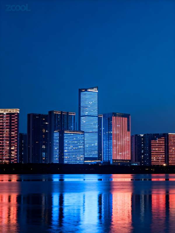 夜城霓虹映水光图片