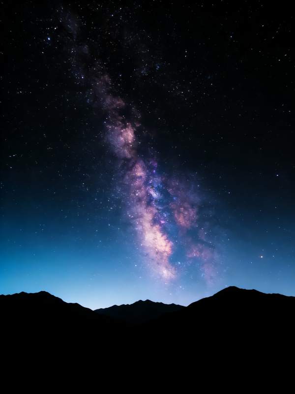 银河垂落山巅夜图片