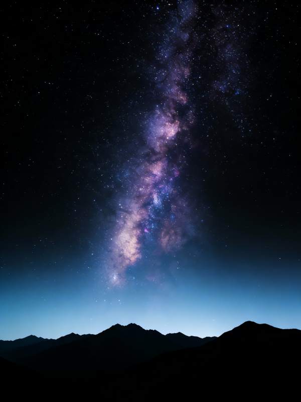 银河垂落山巅夜图片