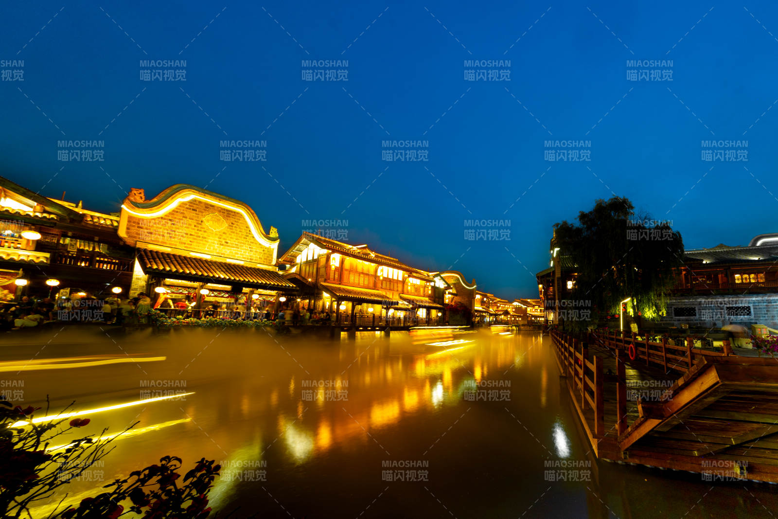 夜韵水乡 灯火映古街图片